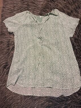 Women's Sage Green Ruffle V-Neck Short Sleeve Top